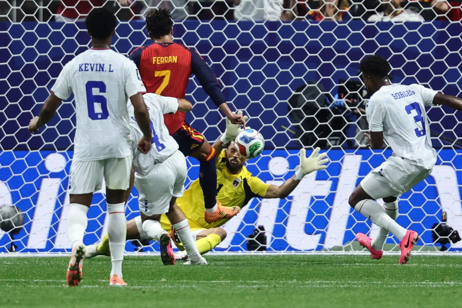 Por que Vozinha? A história do goleiro de Cabo Verde que brilhou contra a Espanha