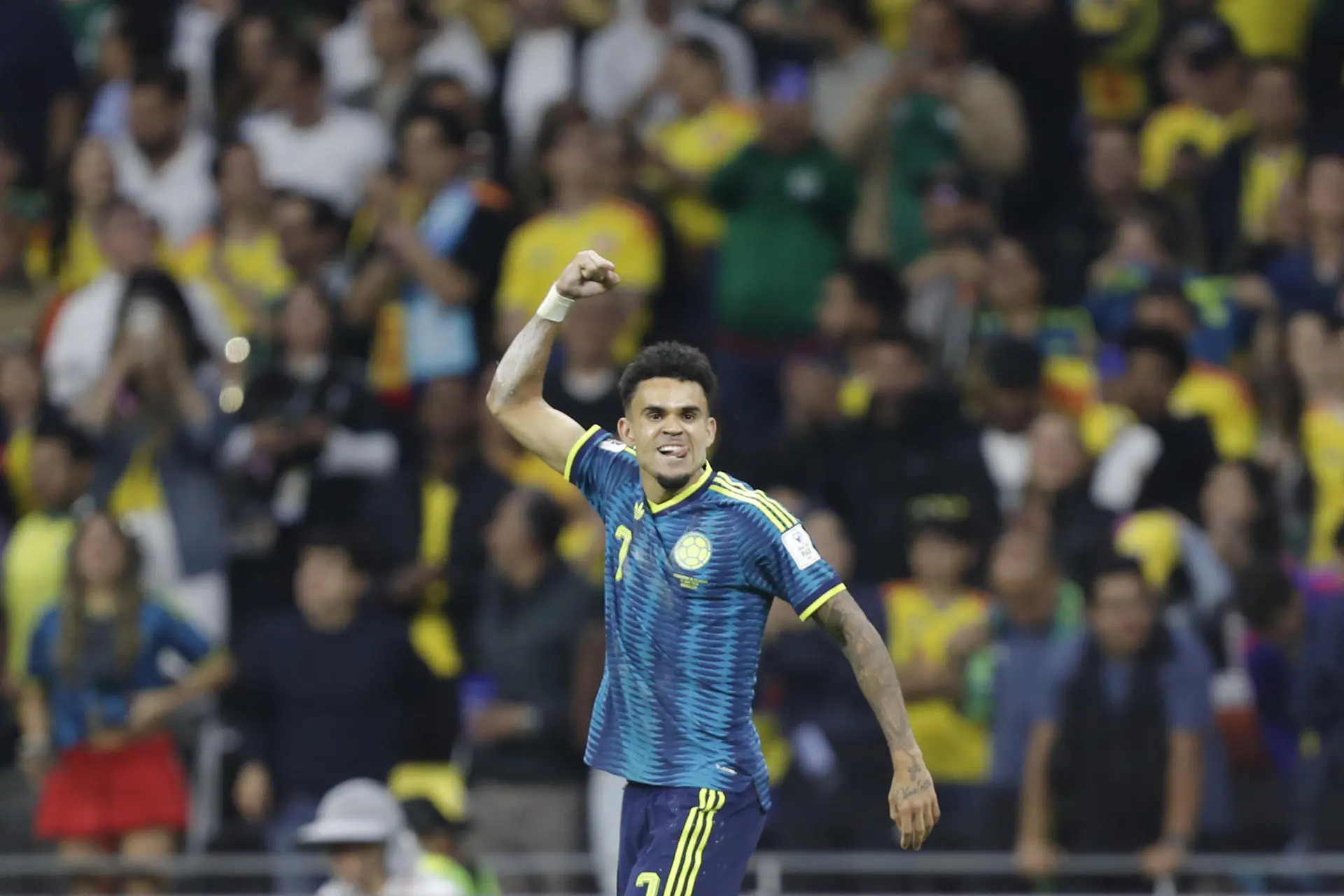 Luis Díaz brilha e Colômbia vence Uzbequistão e lidera grupo
