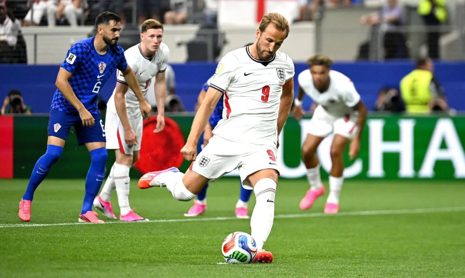 Kane iguala Liniker como maior artilheiro inglês da história da Copa