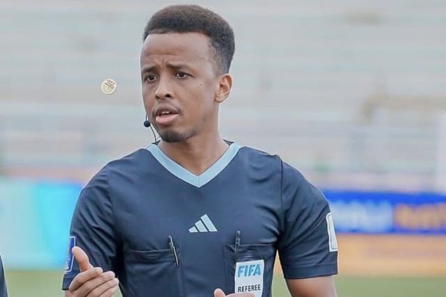 Árbitro barrado quebra silêncio após ficar fora da Copa