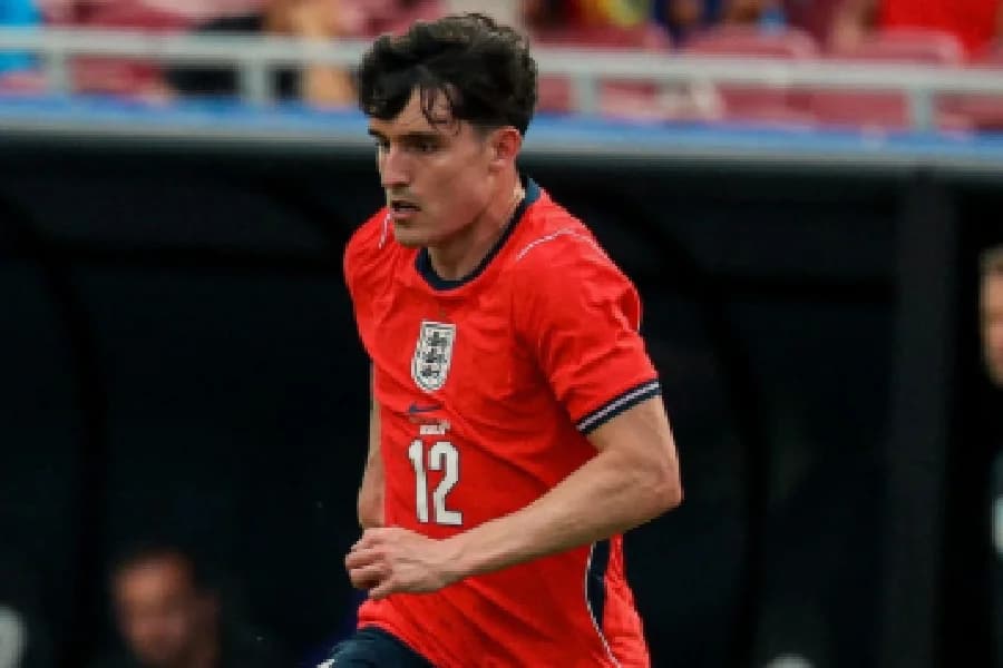 Lateral da Inglaterra é cortado às vésperas da estreia na Copa