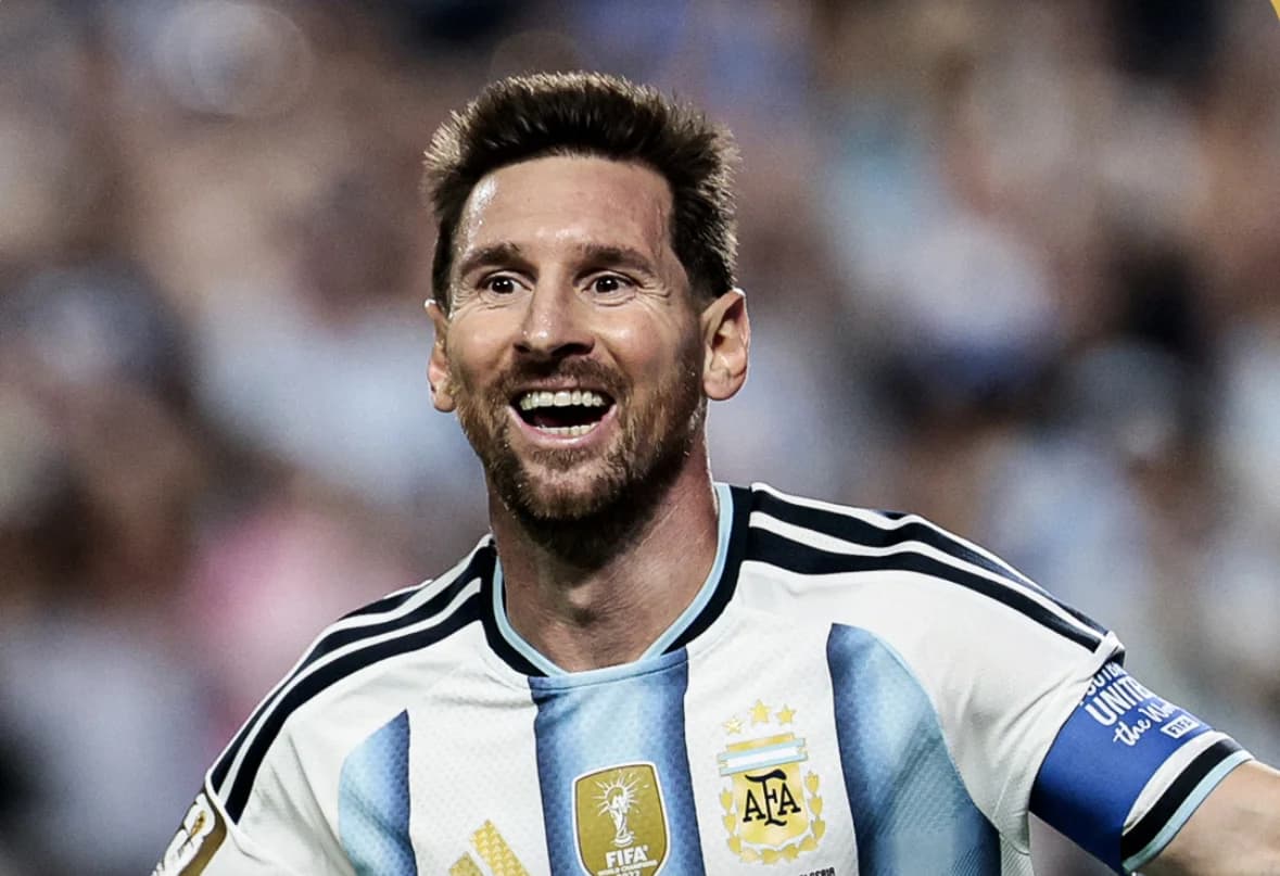 Messi marca três, entra para a história e Argentina bate Argélia