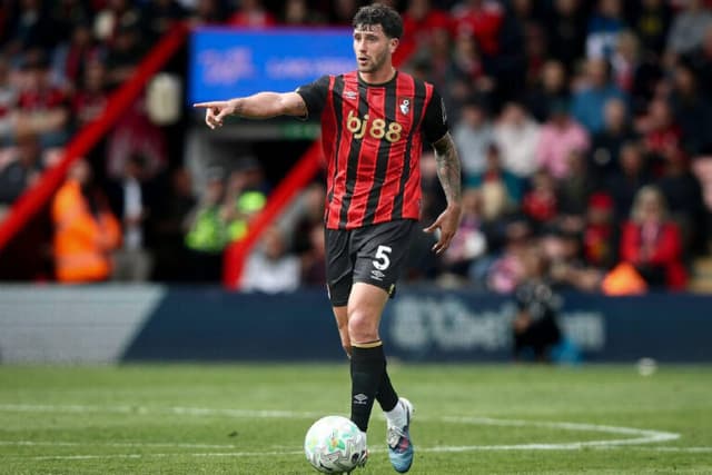 Tottenham anuncia a contratação de Marcos Senesi