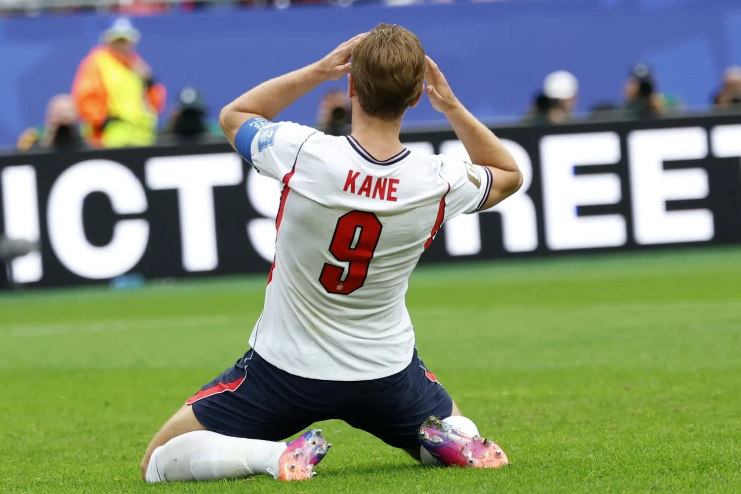 Gana segura pressão da Inglaterra e garante empate na Copa