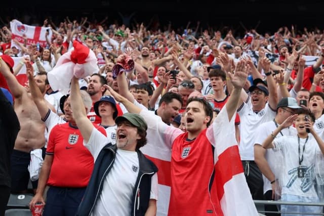 Por que a torcida da Inglaterra canta ‘Sweet Caroline’ em todo jogo da Copa?