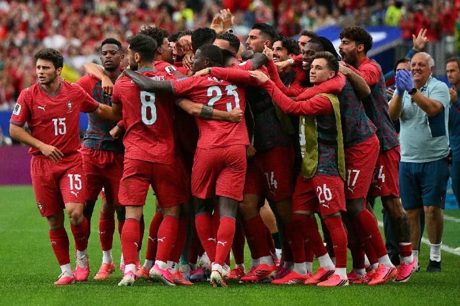 Cristiano Ronaldo bate recordes e Portugal atropela Uzbequistão na Copa