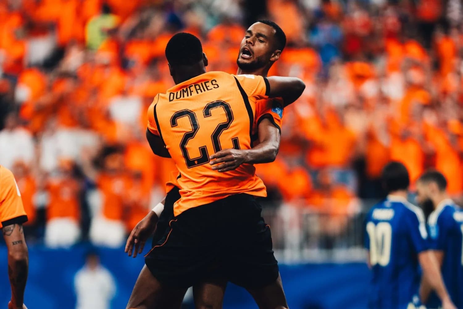 Ataque brilha, Holanda atropela Suécia e assume a liderança do Grupo F na Copa