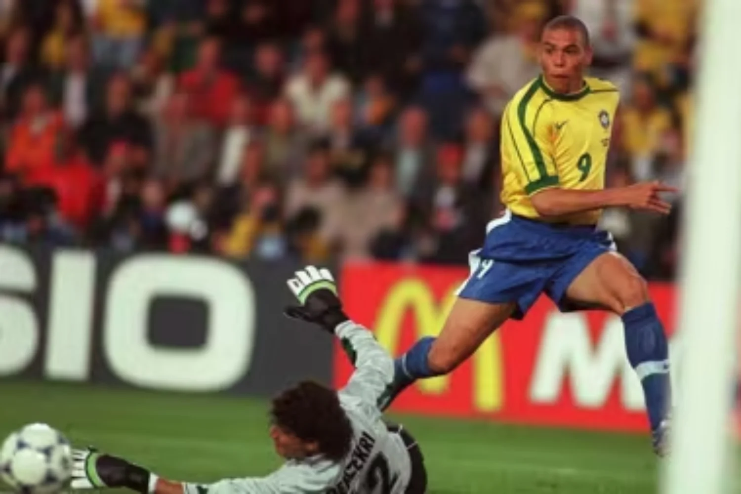 Ronaldo marcou o primeiro gol em Copa do Mundo sobre o Marrocos