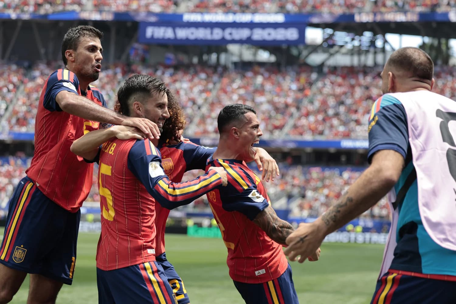 Oyarzabal brilha, Espanha domina Áustria e avança na Copa