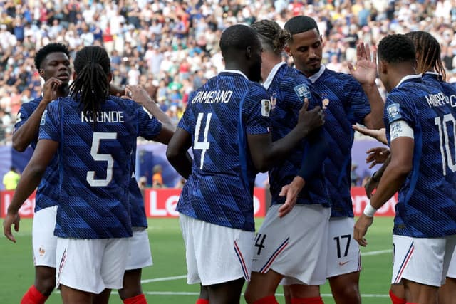 França supera Argentina e assume liderança no ranking da Fifa