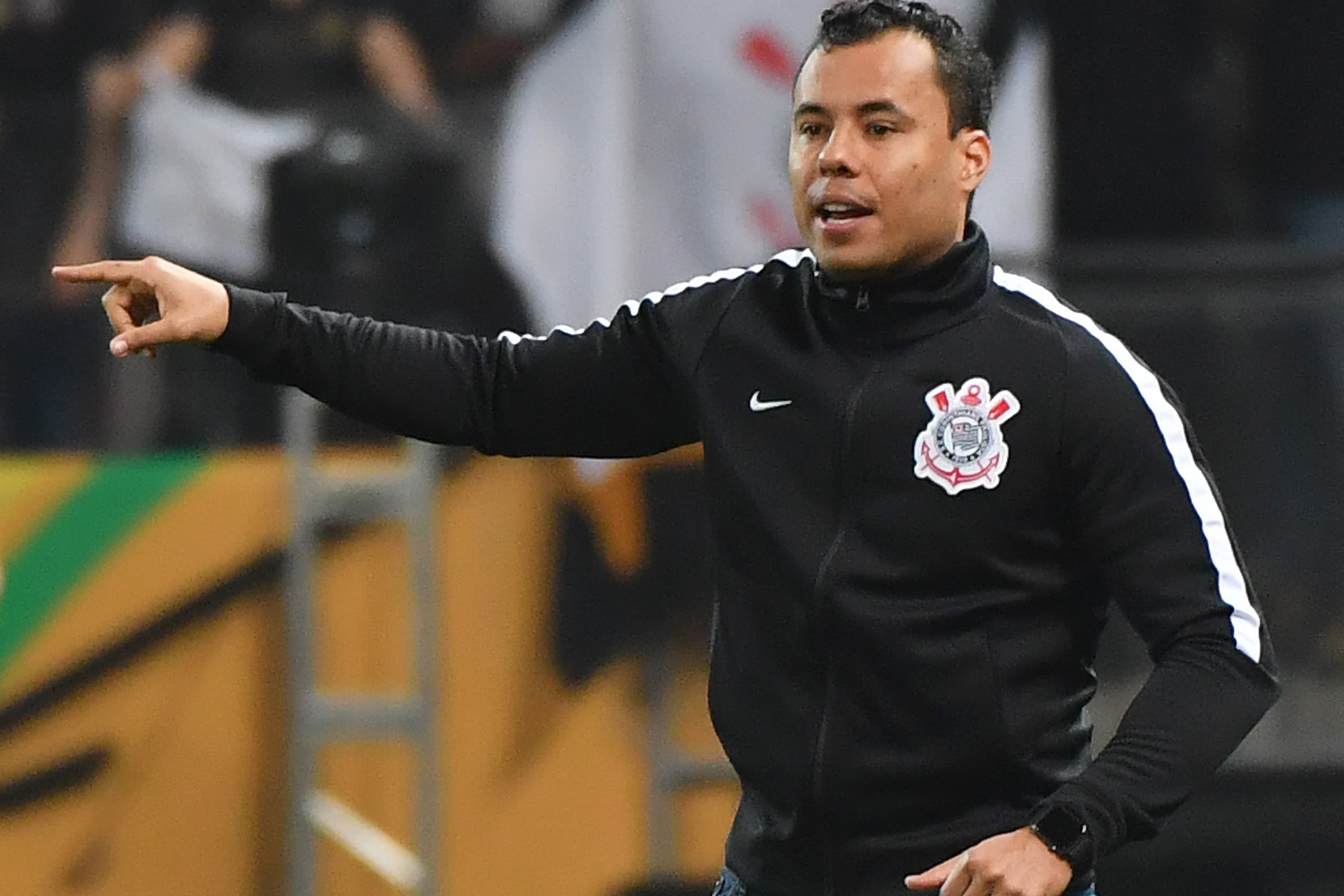 O treinador Jair Ventura do Corinthians orienta os jogadores do Corinthians durante final da Copa do Brasil contra o Cruzeiro – 17/10/2018