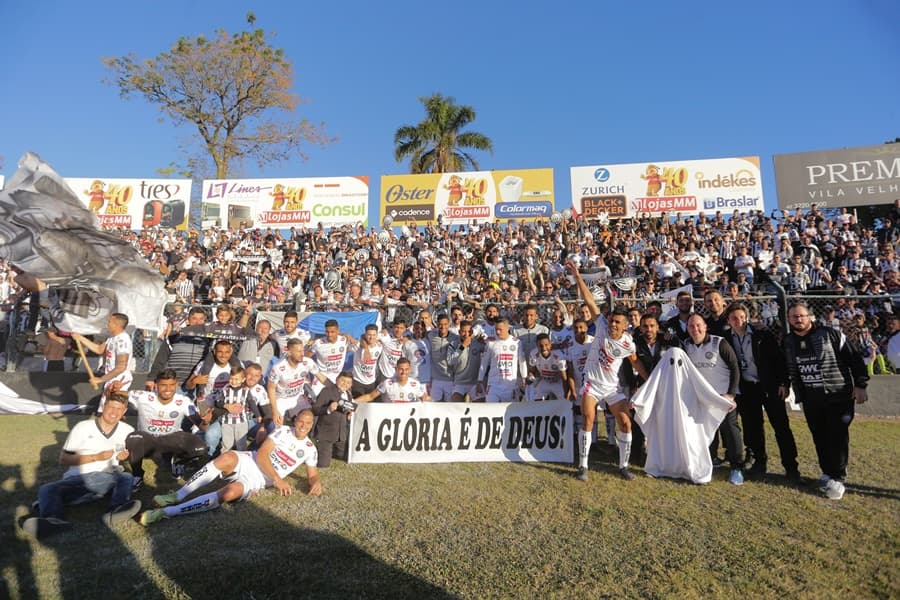 Operário garantiu acesso à Série B após vencer o Santa Cruz por 3 a 0 em Ponta Grossa