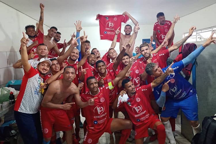 Comemoração dos jogadores do 4 de Julho