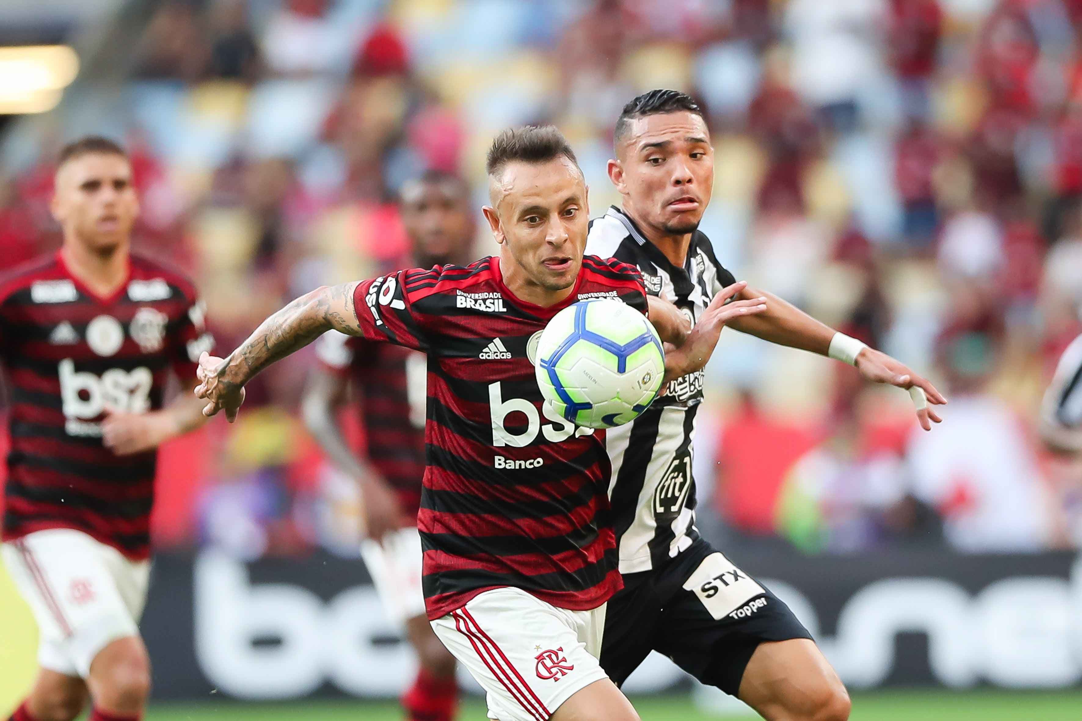 Rafinha, do Flamengo na partida entre Flamengo e Botafogo, válida pela 12ª rodada do Campeonato Brasileiro