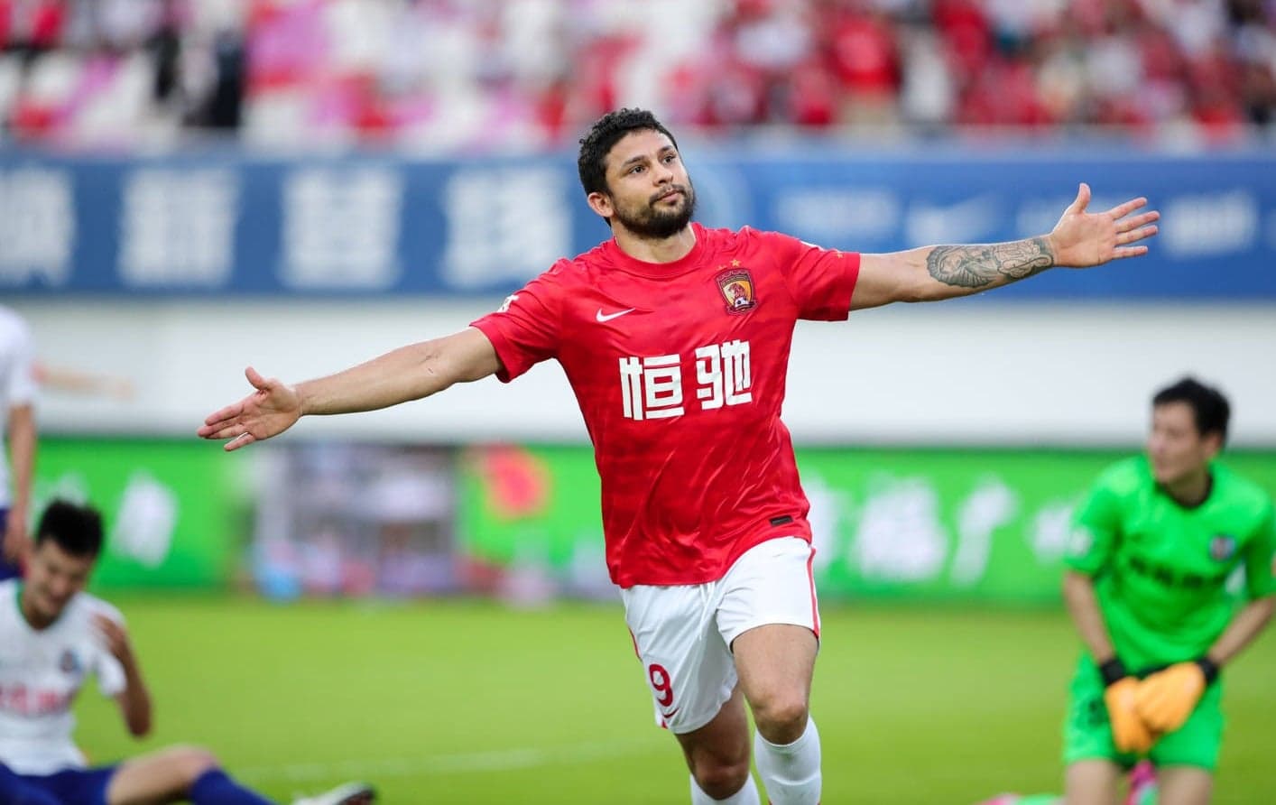 Elkeson e mais quatro brasileiros têm futuro indefinido na China -