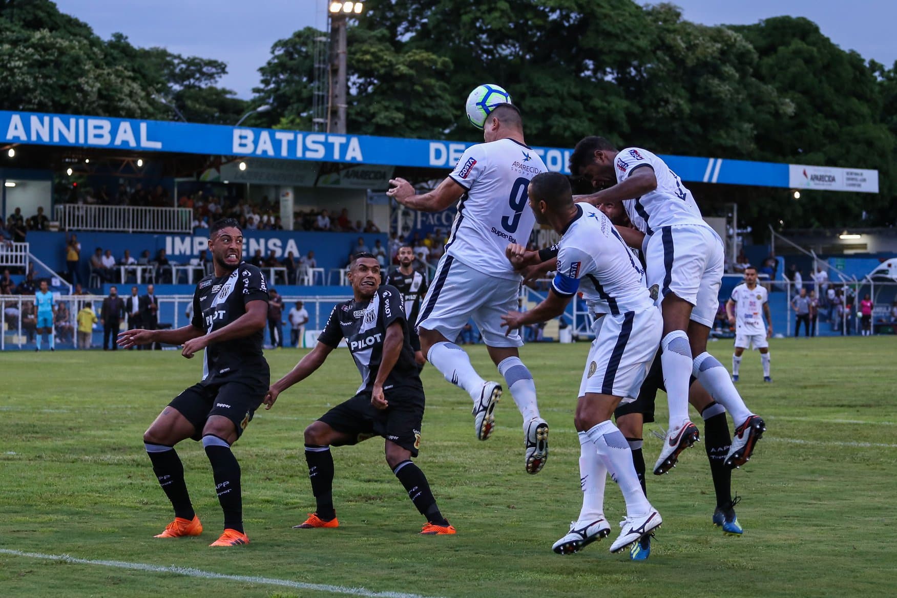 A Aparecidense derrotou a Ponte Preta por 1 a 0, em Goiás, na última terça-feira, 12 de fevereiro