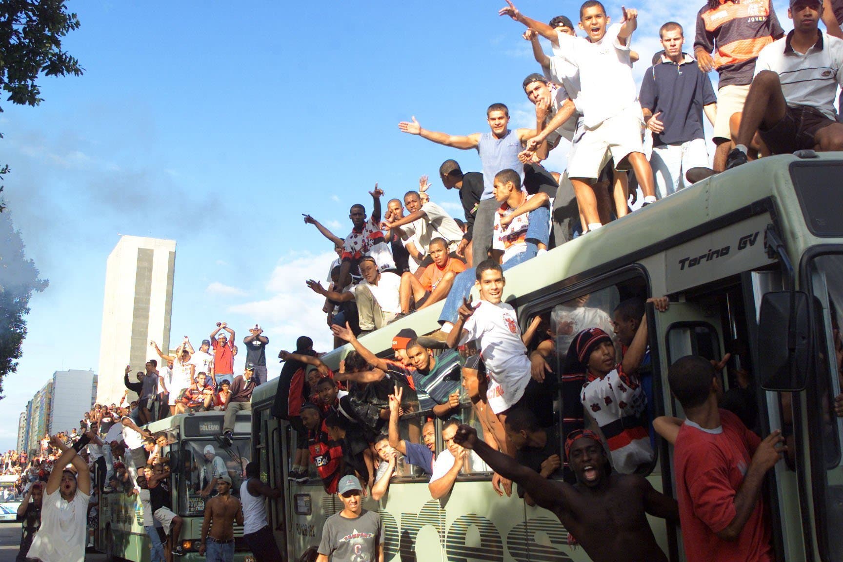 Torcedores do Flamengo lotam ônibus