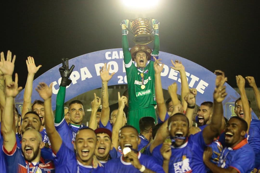 Jogadores do Fortaleza comemoram o título da Copa do Nordeste