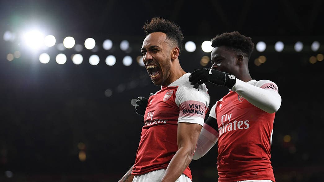 Pierre-Emerick Aubameyang comemora um dos gols marcados contra o Fulham
