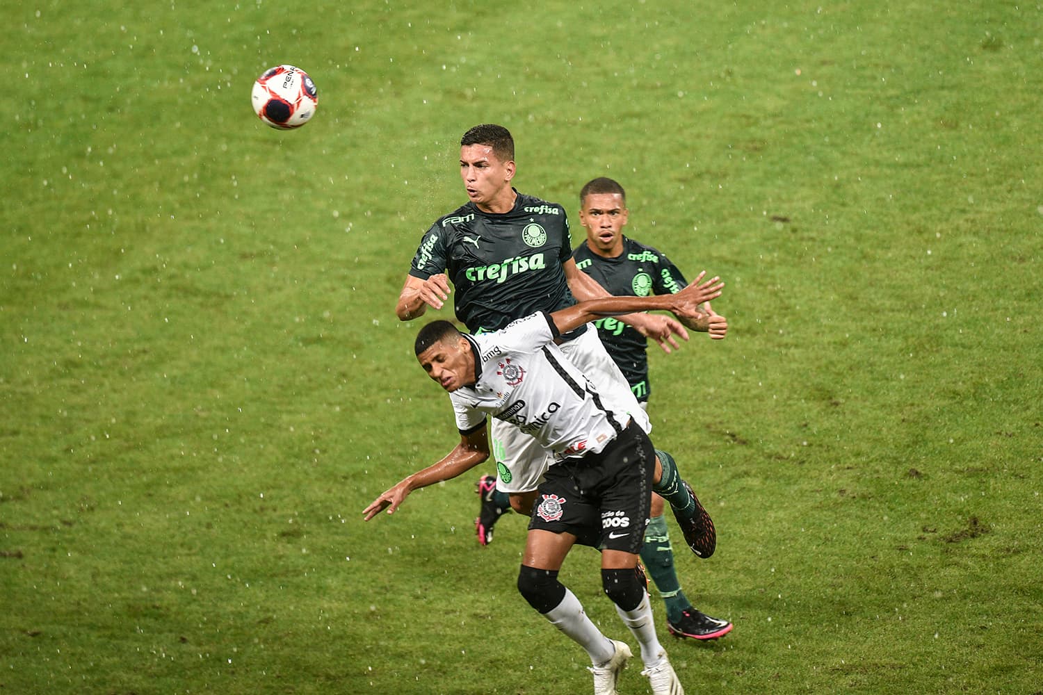 Corinthians, Palmeiras, Santos e São Paulo votaram pela paralisação do Paulista -