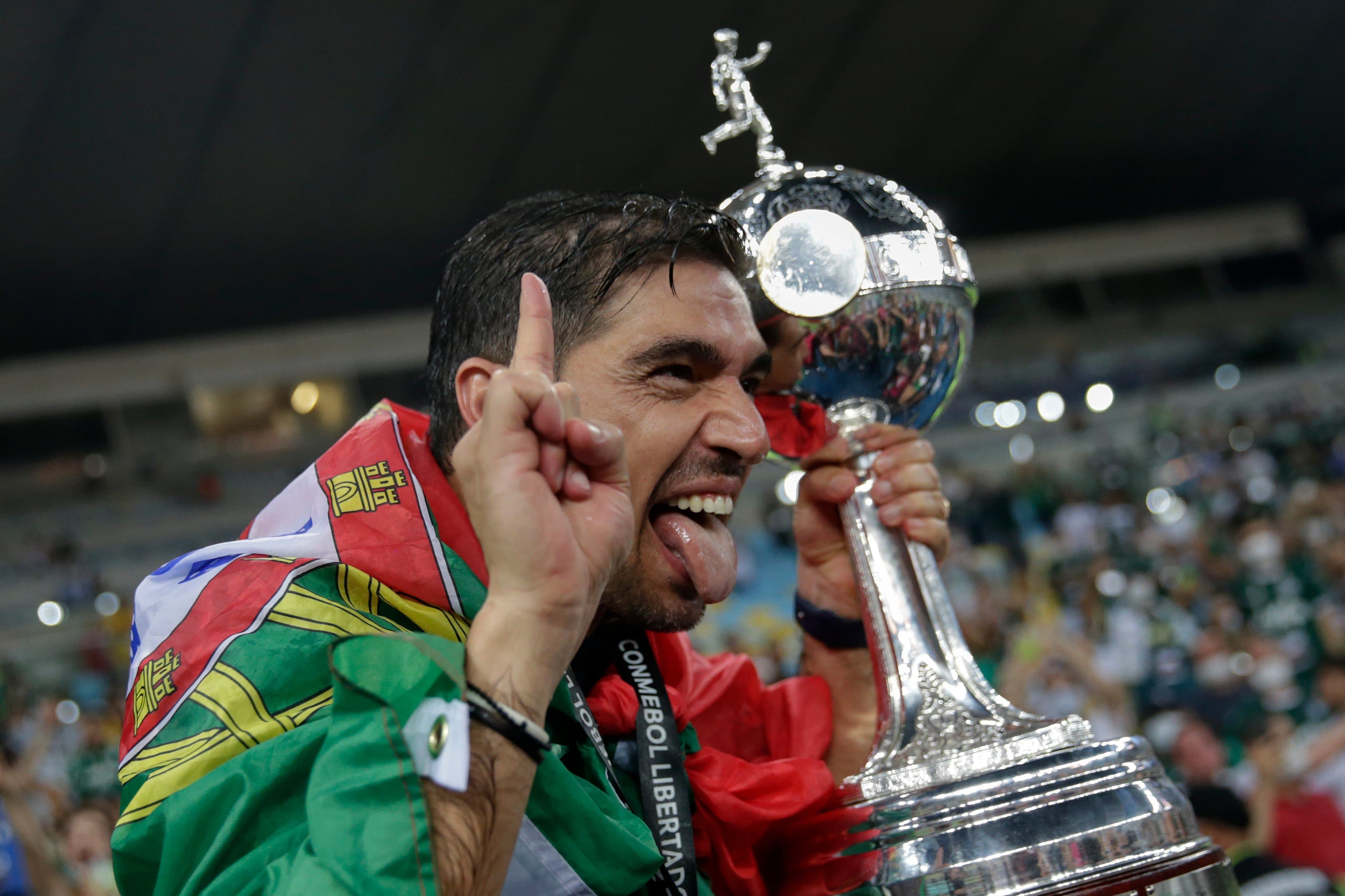 Com o Palmeiras, técnico português conquistou seus primeiros títulos na carreira -