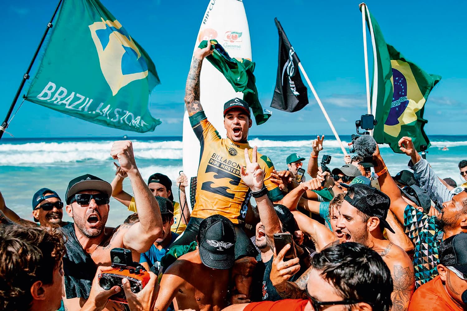 Gabriel Medina, 25 anos, bicampeão mundial