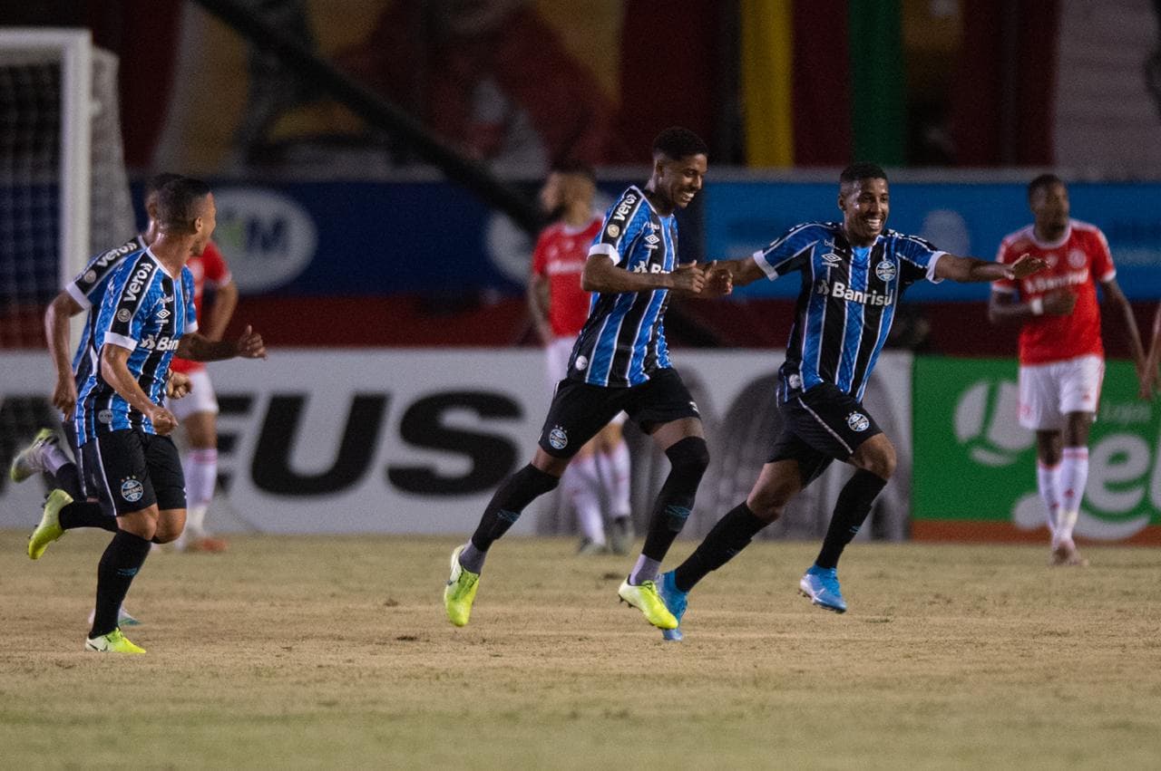 Jean Pyerre comemora gol marcado pelo Grêmio sobre o Internacional, no clássico válido pelo Campeonato Gaúcho – 22/7/2020