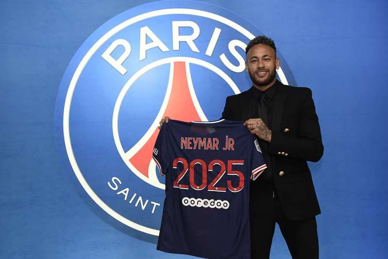 Neymar prorroga contrato com o PSG até 2025