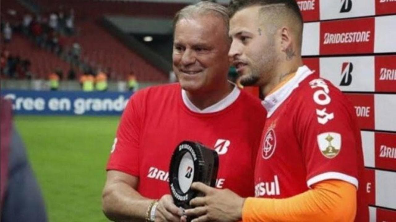 Eliusmar Maggi Scheffer, empresário colorado, ao lado do ex-atacante do Internacional Nico López -