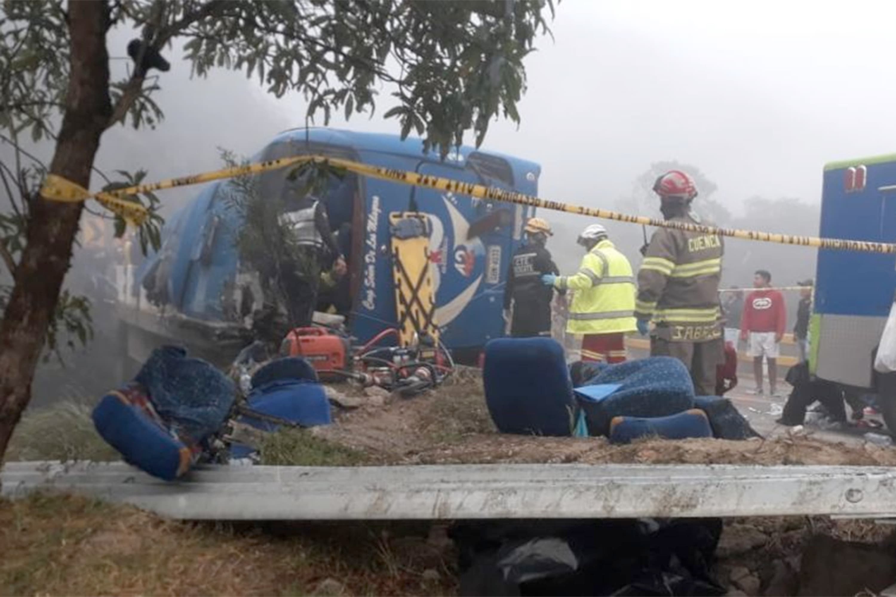 Acidente de ônibus mata torcedores do Barcelona de Guayaquil no Equador