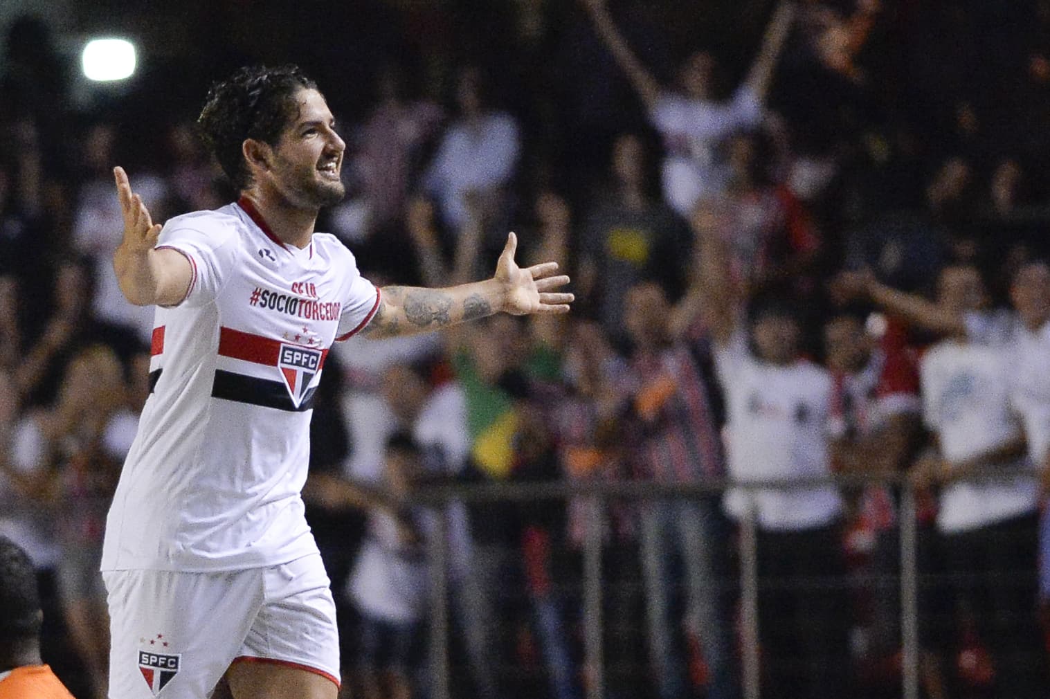 Pato comemora seu primeiro gol durante contra o Vasco, pelas quartas de final da Copa do Brasil