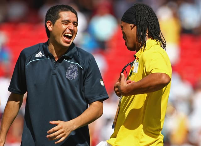 Os feitos de Riquelme, o craque argentino homenageado por pais brasileiros