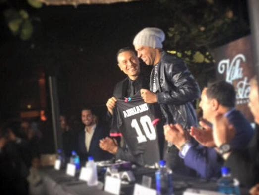 Adriano fez um breve discurso em sua apresentação no Miami United FC, dos Estados Unidos