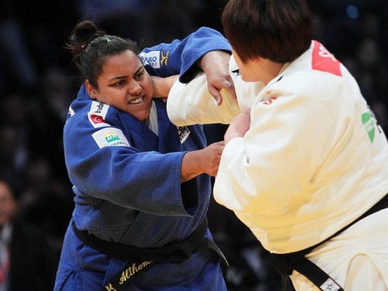 Maria Suellen Altheman venceu duas favoritas chinesas para ficar com o título em Dusseldorf