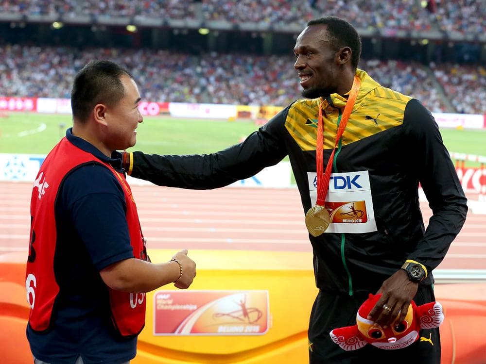 Cinegrafista chinês Tao Song se desculpa com Usain Bolt pelo atropelamento no Mundial de Pequim