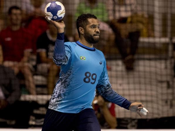 César Augusto Oliveira de Almeida, mais conhecido como Bombom, durante jogo no Pan de Toronto
