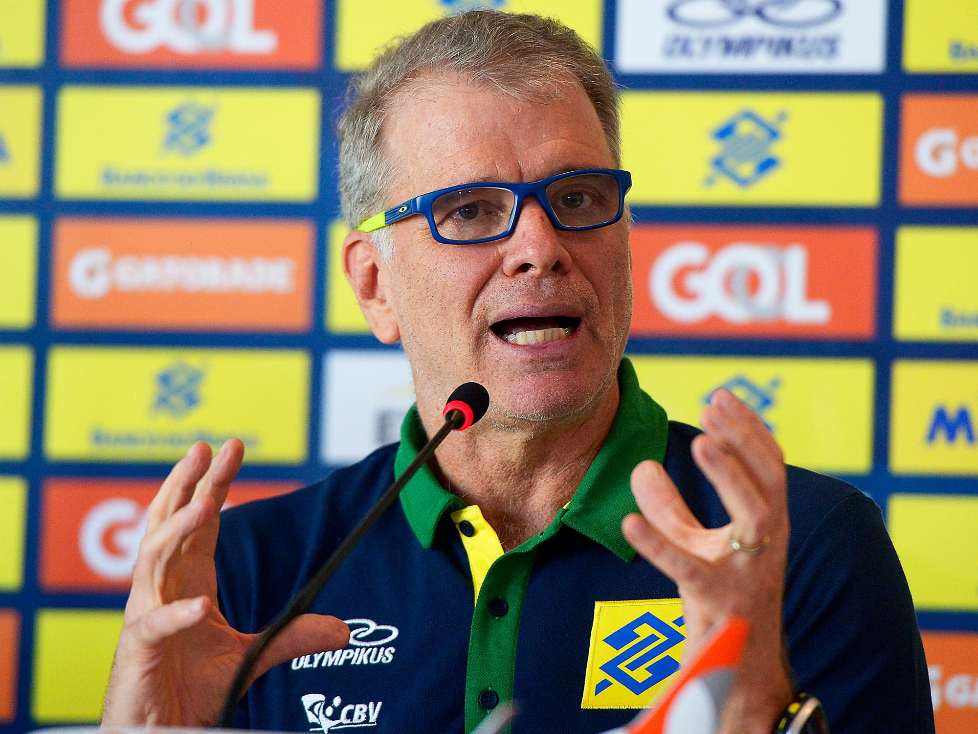 O técnico da seleção brasileira de vôlei, Bernardinho, durante convocaçāo dos atletas para a Liga Mundial