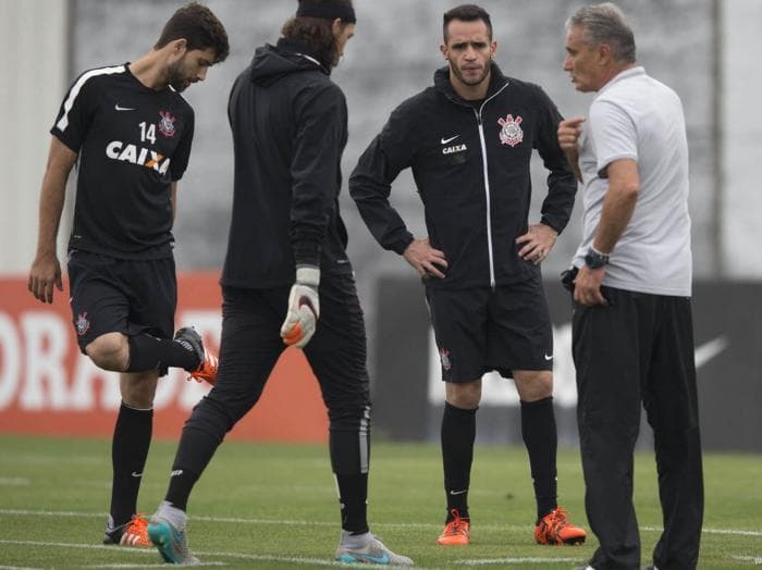 Jogadores do Corinthians treinam sem caneleiras desde o início do ano, a pedido do técnico Tite
