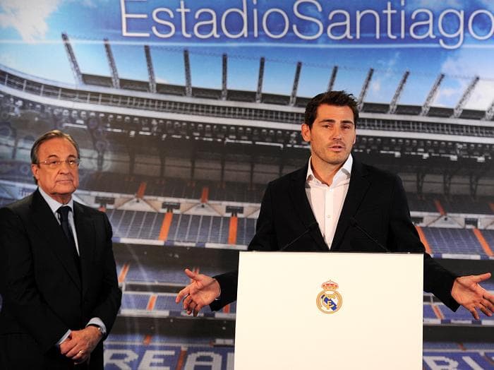 Florentino Pérez participa de evento em homenagem a Iker Casillas no Santiago Bernabéu