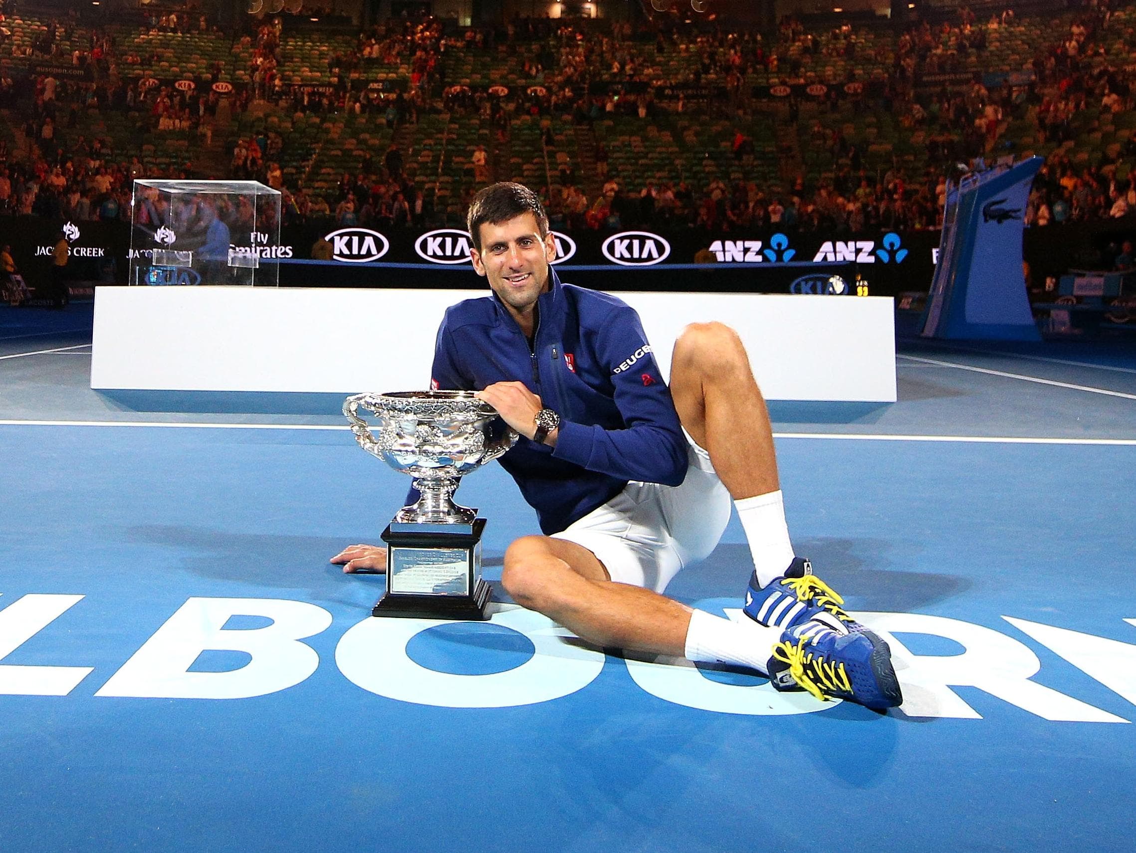 Novak Djokovic celebra classificação para mais uma final de Wimbledon