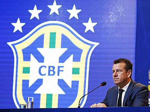 O técnico Dunga do Brasil durante coletina no Rio de Janeiro