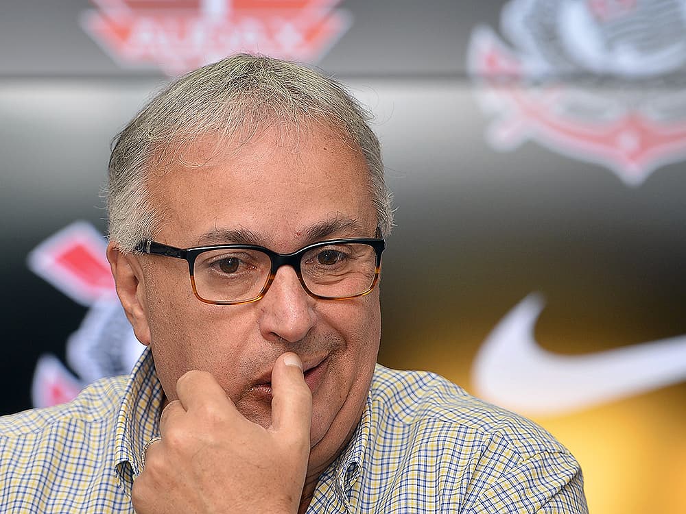 O presidente Roberto de Andrade em coletiva do Corinthians no CT Joaquim Grava, na zona leste de São Paulo