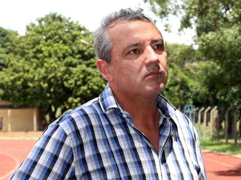 Jayme Netto, na pista de atletismo da Unesp, em Presidente Prudente