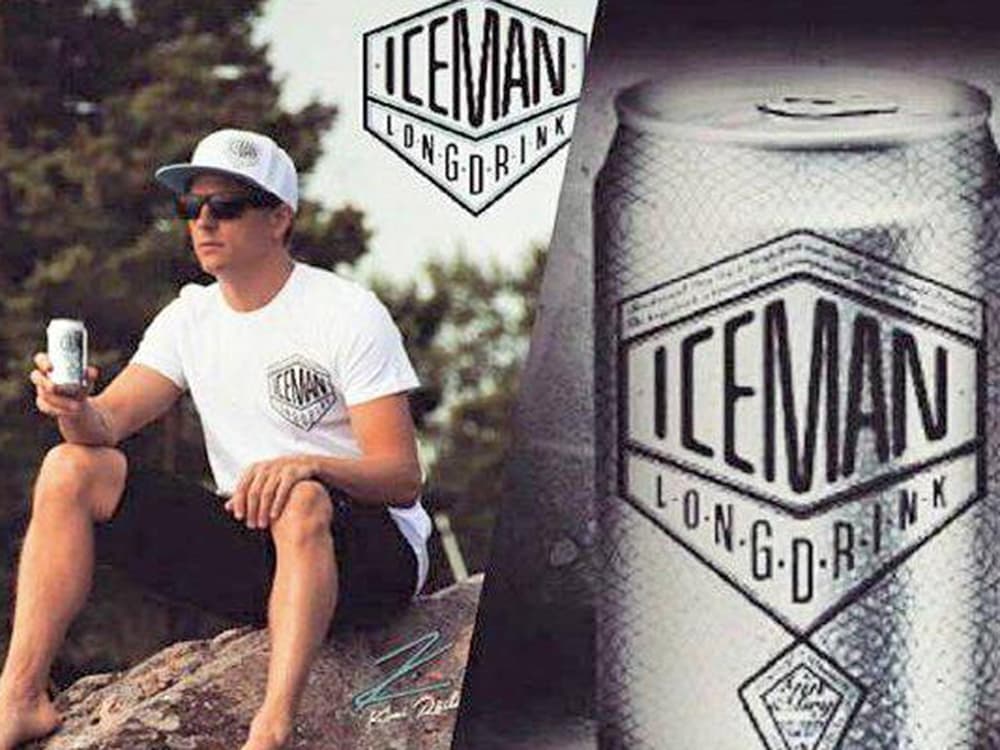 O piloto finlandês Kimi Raikkonen com uma latinha de sua marca de bebida alcoólica, a Iceman Long Drink