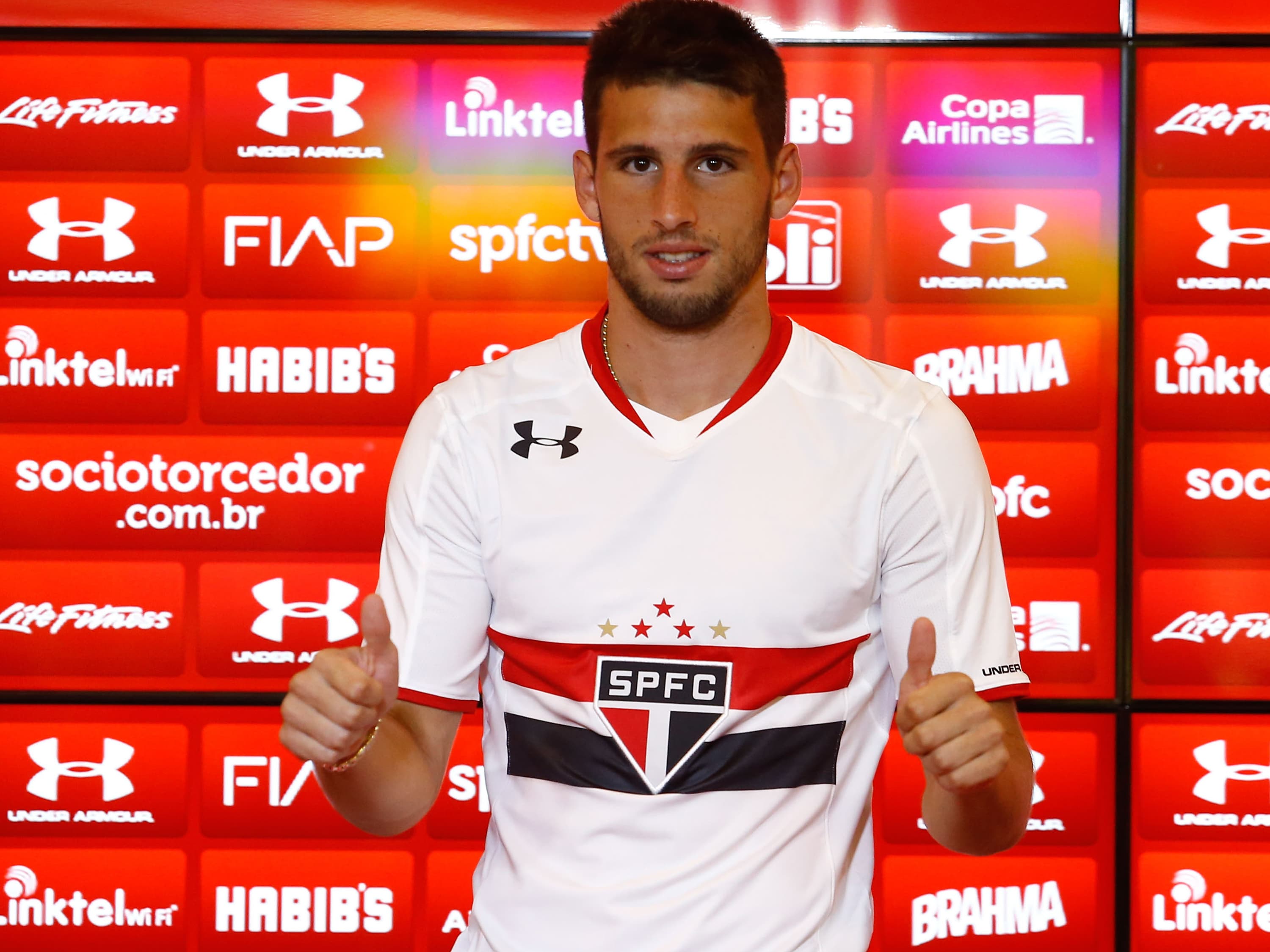 O atacante argentino Jonathan Calleri é apresentado no São Paulo, no CT da Barra Funda, zona oeste da capital paulista - 01/02/2016