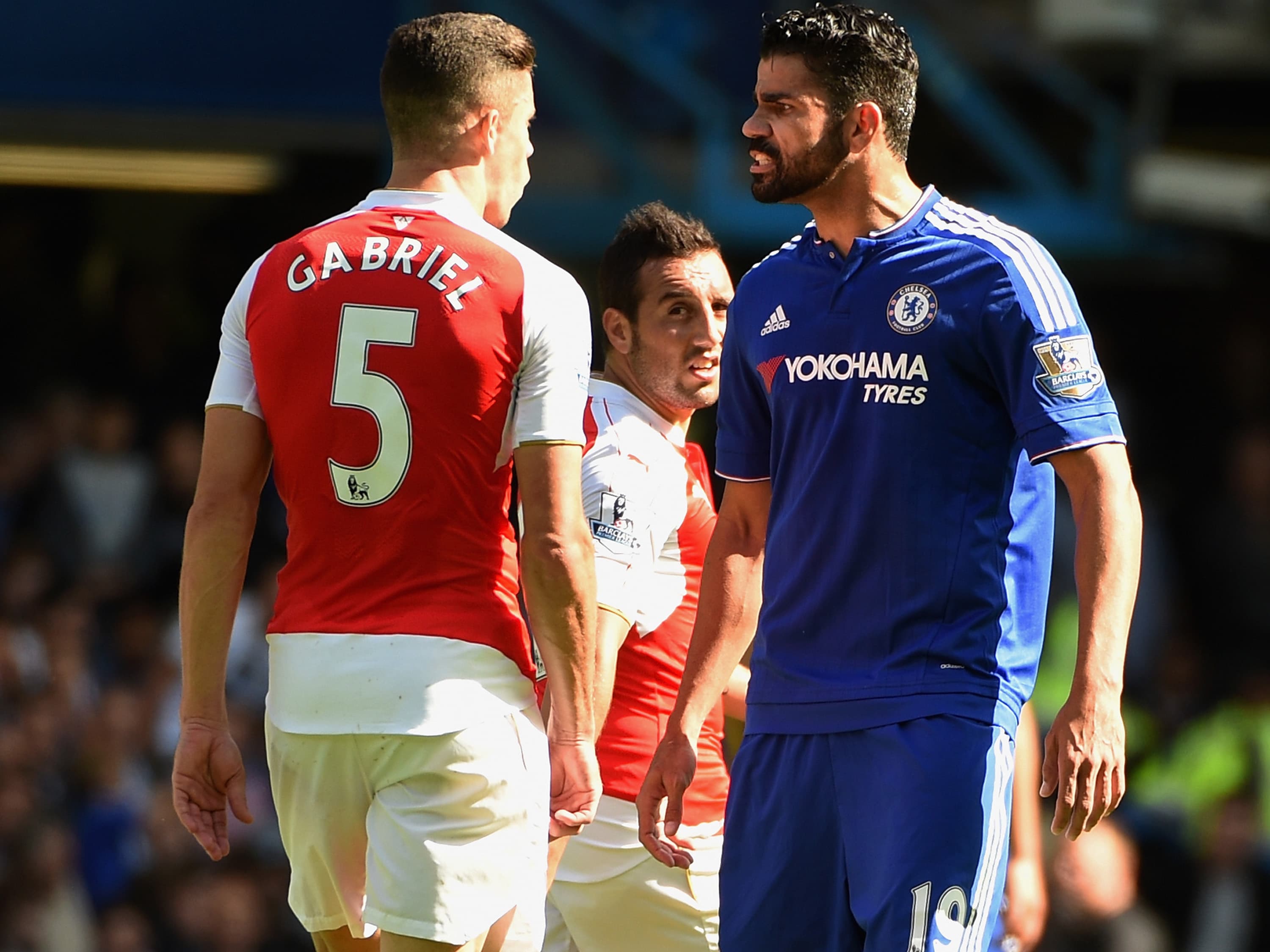Diego Costa se envolve em confusão com Gabriel Paulista, do Arsenal