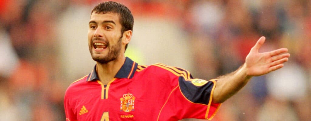 Pep Guardiola jogando pela seleção espanhola durante a Eurocopa de 2000
