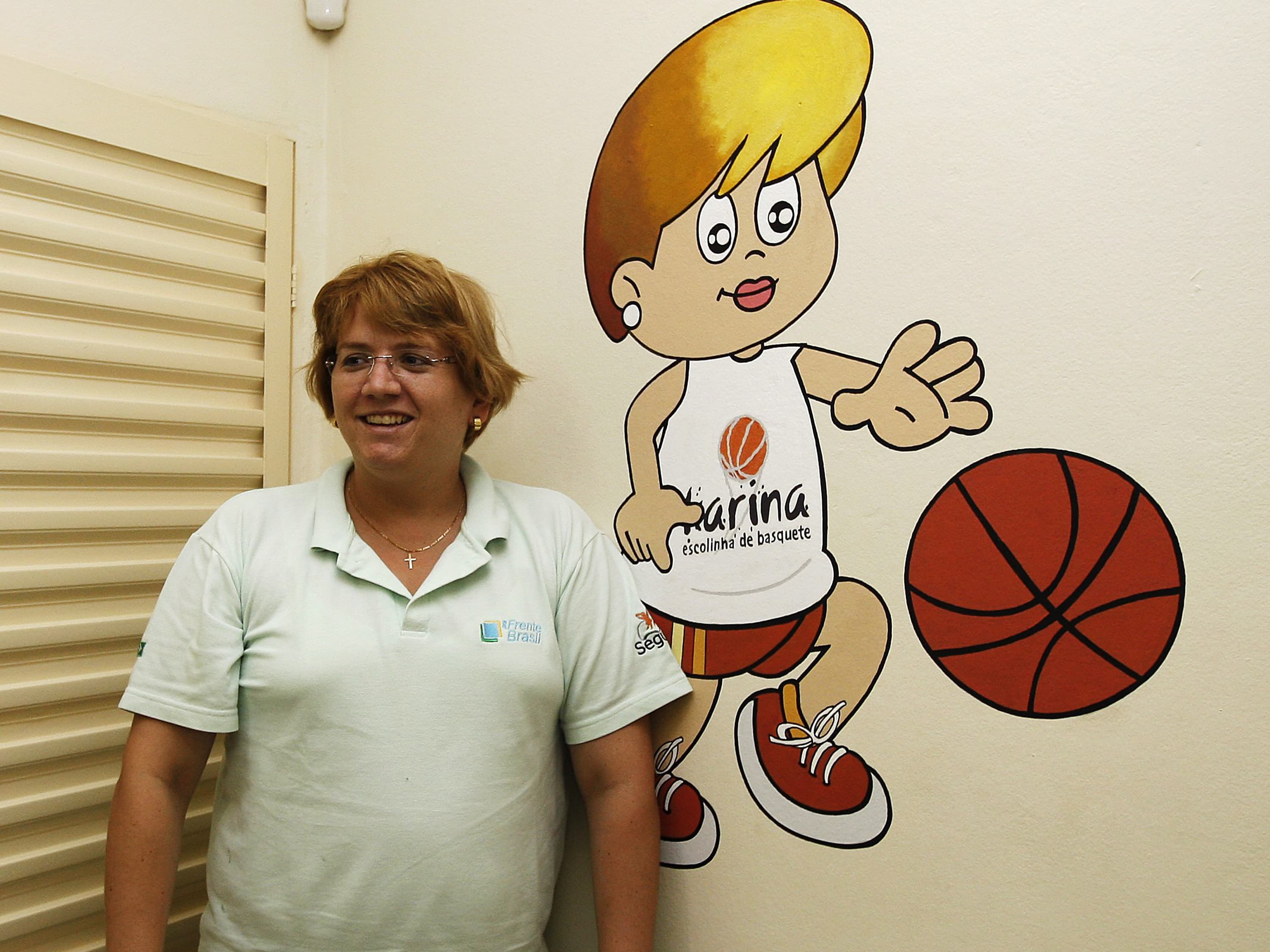 A ex-jogadora de basquete Karina Valéria Rodrigues, na sede da Ong Pra Frente Brasil, em Jaguariúna (SP)
