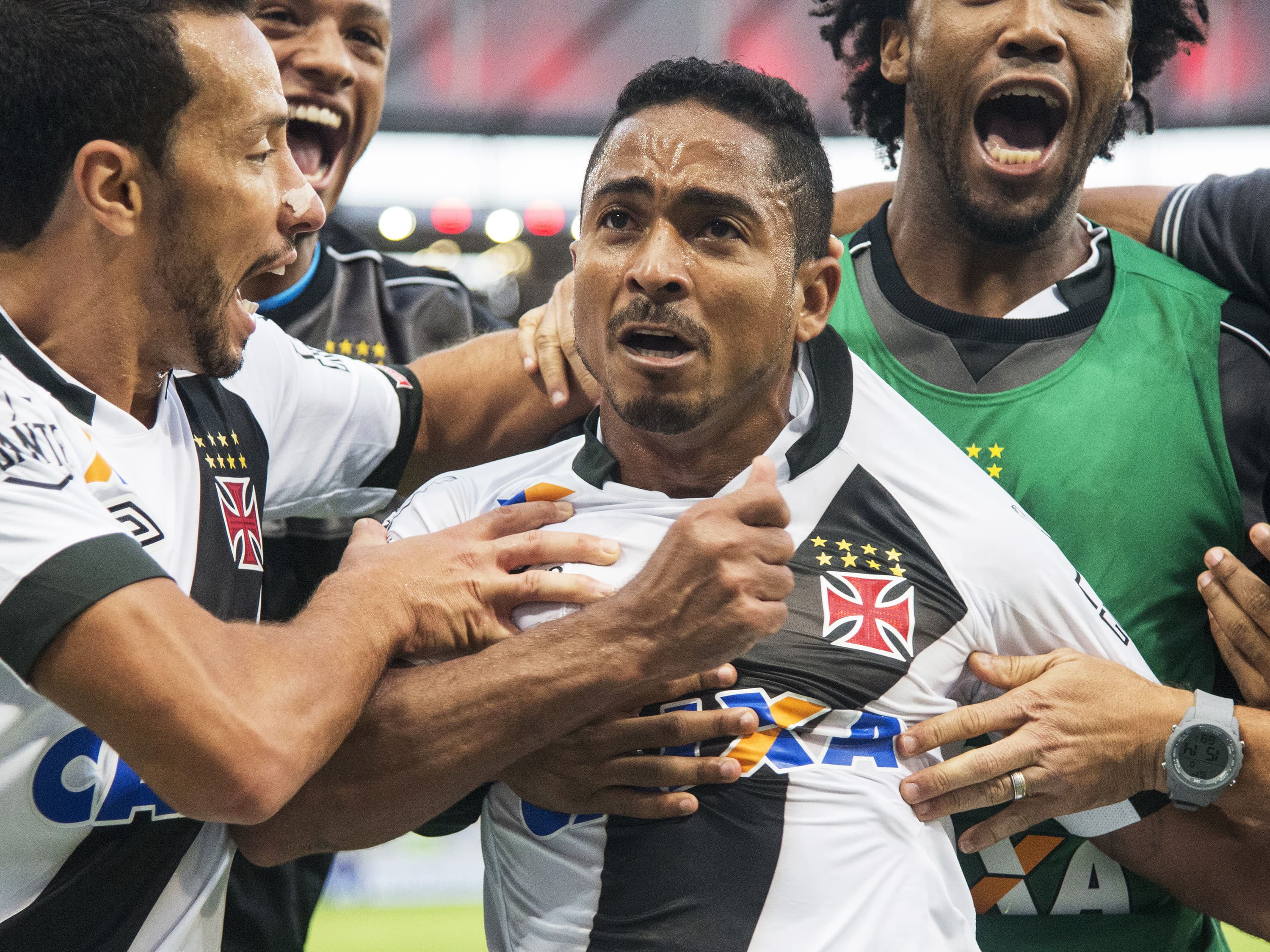 Jorge Henrique marca o gol da vitória do Vasco sobre o Botafogo