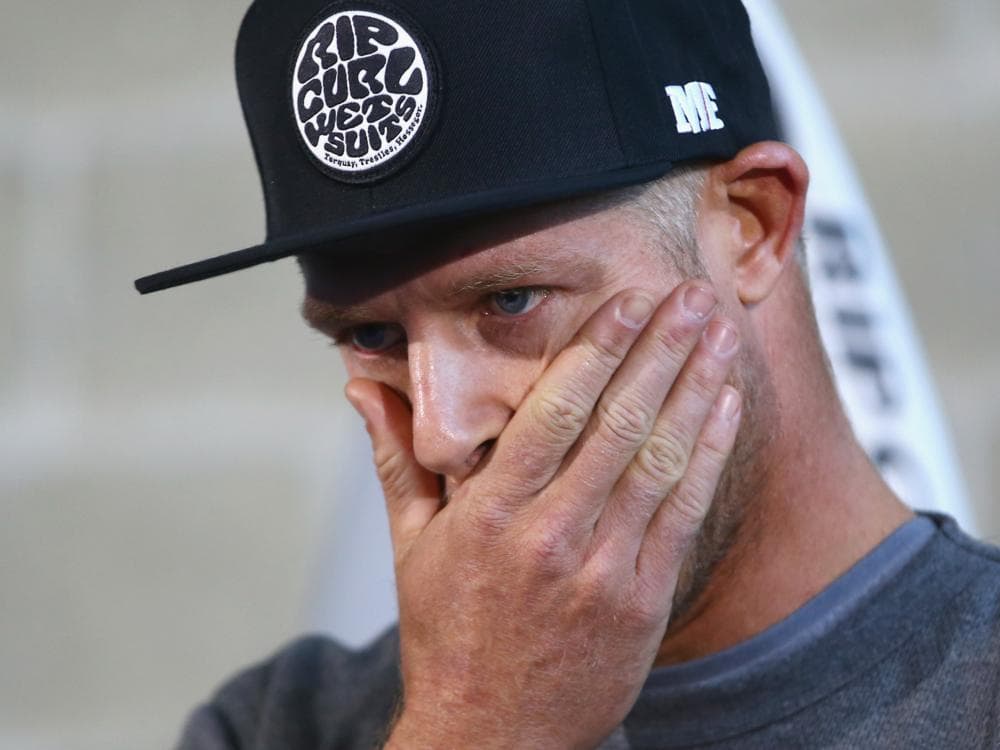 Mick Fanning, em julho, dias depois de escapar de um ataque de tubarão